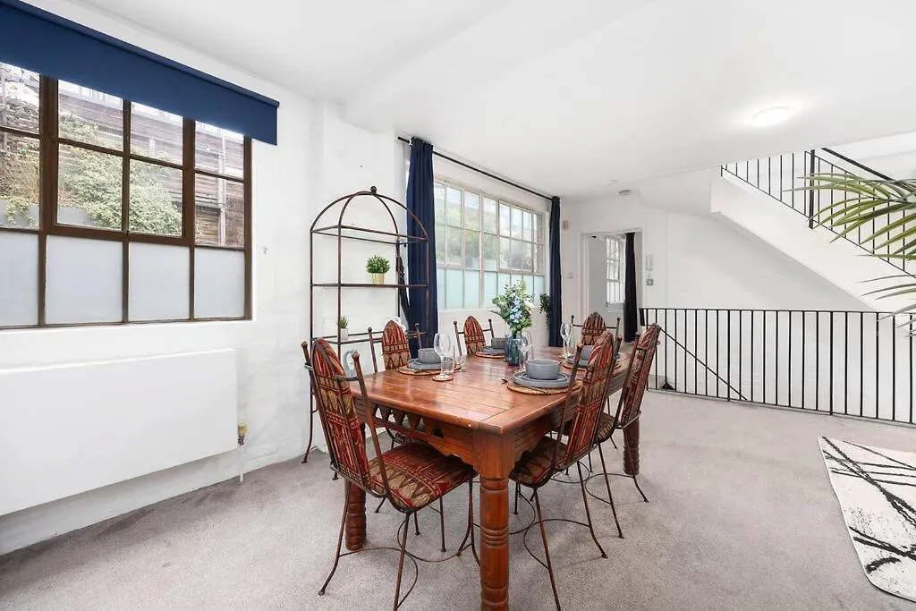 Two-Bedroom Apartment Short Term Rental & Flexible Renting Hackney With Free Wifi And Roof Terrace! Londýn
