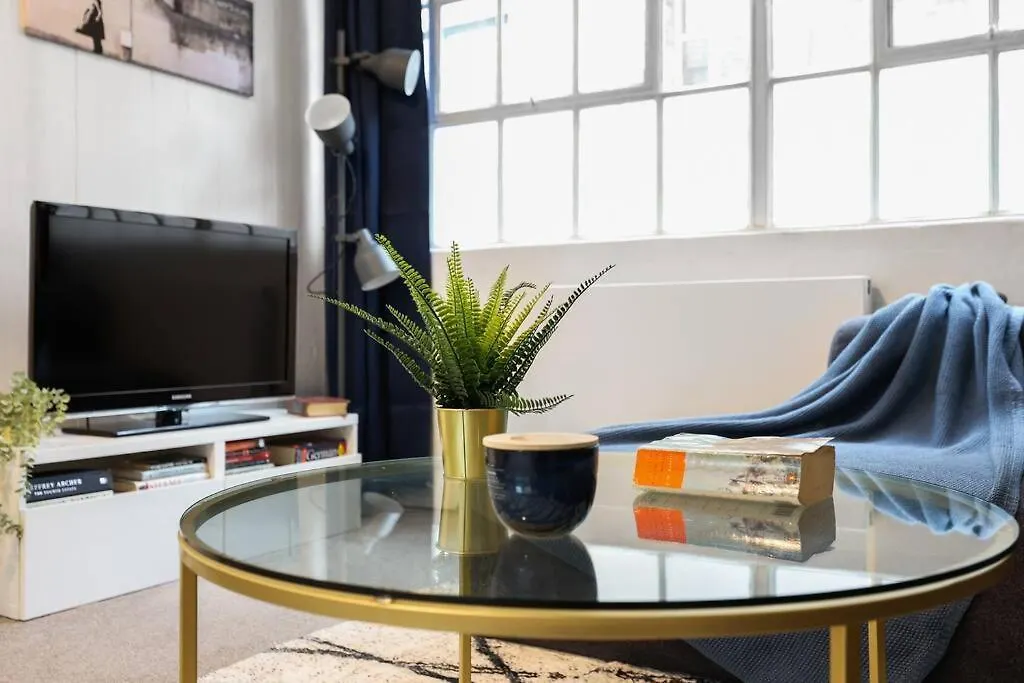Two-Bedroom Apartment Short Term Rental & Flexible Renting Hackney With Free Wifi And Roof Terrace! Londýn