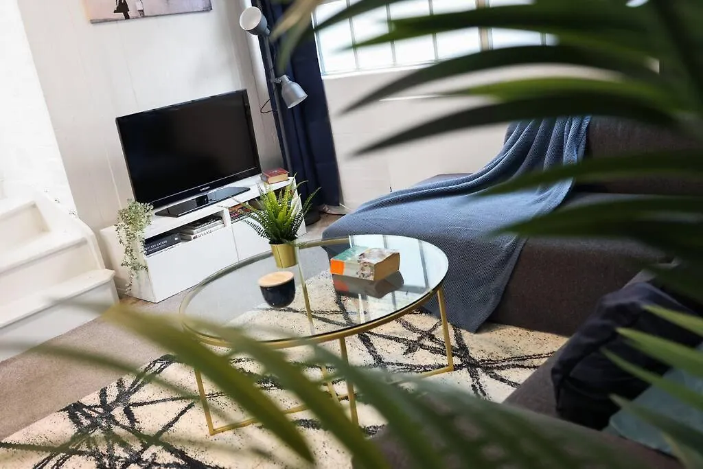 Two-Bedroom Apartment Short Term Rental & Flexible Renting Hackney With Free Wifi And Roof Terrace! Londýn