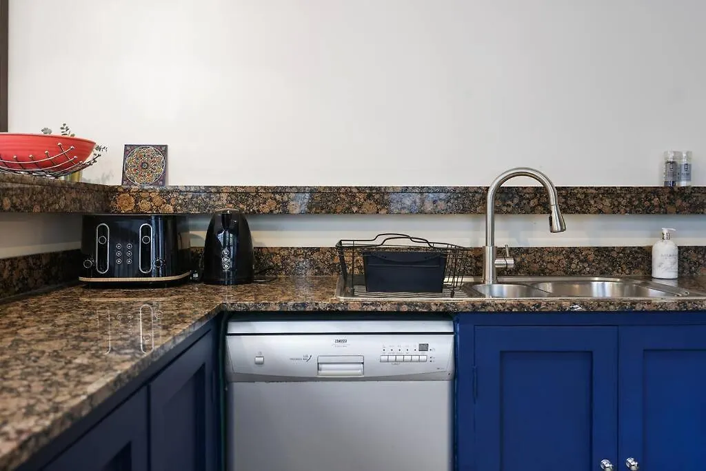 Two-Bedroom Apartment Short Term Rental & Flexible Renting Hackney With Free Wifi And Roof Terrace! Londýn