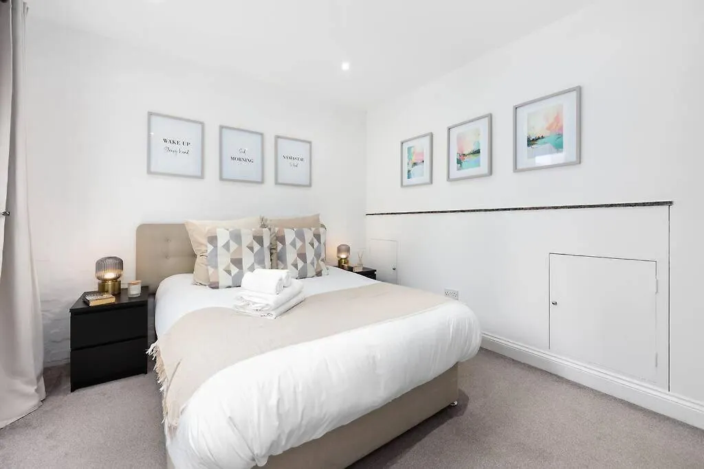 Two-Bedroom Apartment Short Term Rental & Flexible Renting Hackney With Free Wifi And Roof Terrace! ロンドン 0*,