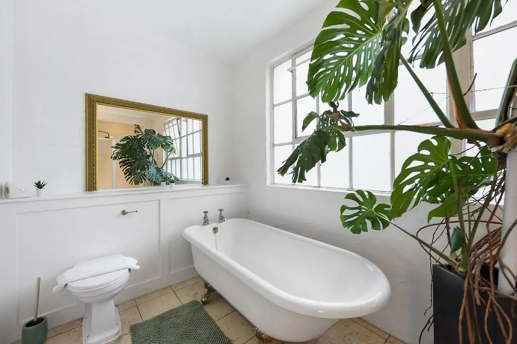 Two-Bedroom Apartment Short Term Rental & Flexible Renting Hackney With Free Wifi And Roof Terrace! Londýn