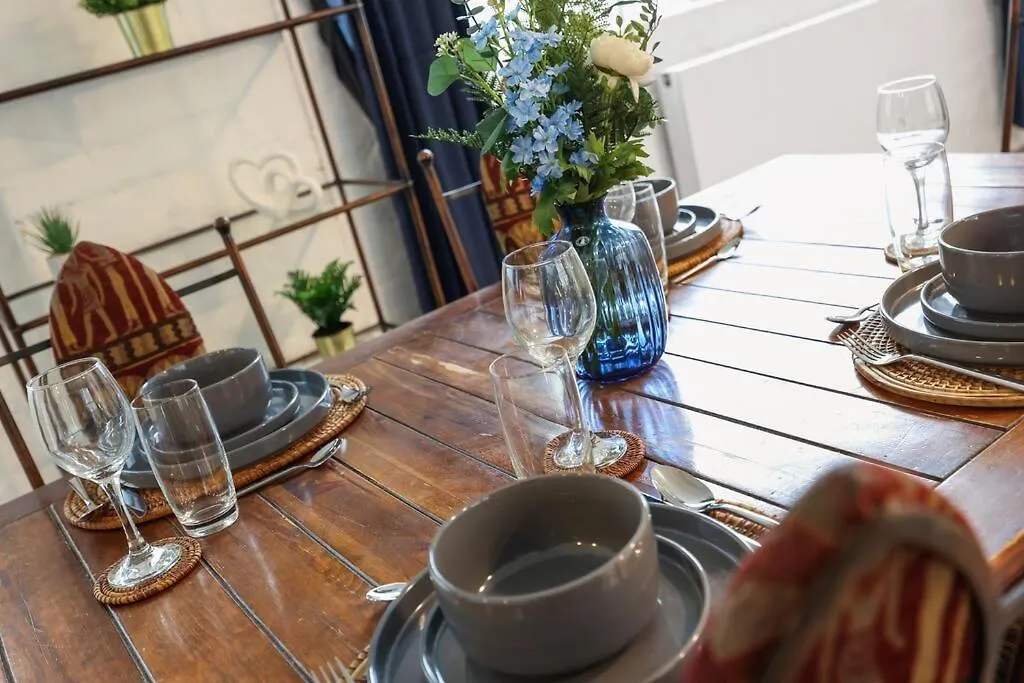 Two-Bedroom Apartment Short Term Rental & Flexible Renting Hackney With Free Wifi And Roof Terrace! ロンドン