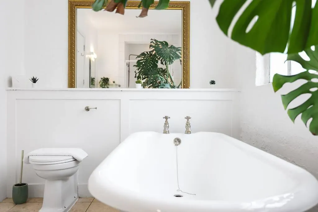 Two-Bedroom Apartment Short Term Rental & Flexible Renting Hackney With Free Wifi And Roof Terrace! Londýn Velká Británie