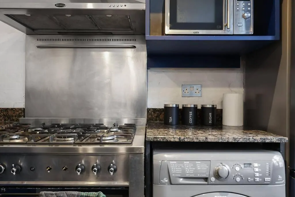 Two-Bedroom Apartment Short Term Rental & Flexible Renting Hackney With Free Wifi And Roof Terrace! Londýn