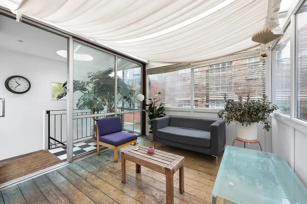 Two-Bedroom Apartment Short Term Rental & Flexible Renting Hackney With Free Wifi And Roof Terrace! London