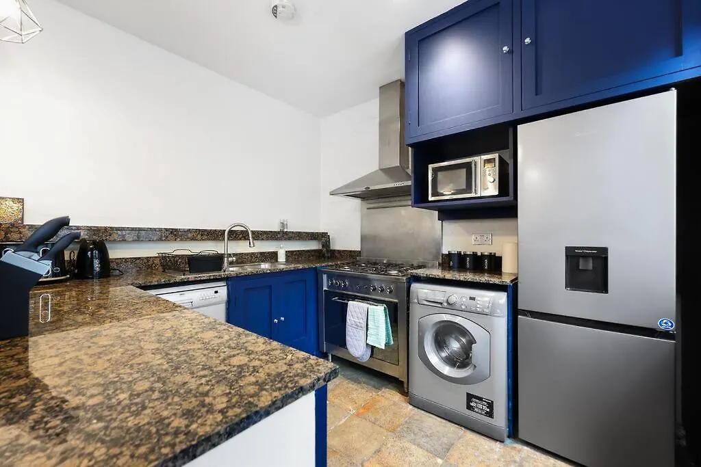 Two-Bedroom Apartment Short Term Rental & Flexible Renting Hackney With Free Wifi And Roof Terrace! London United Kingdom