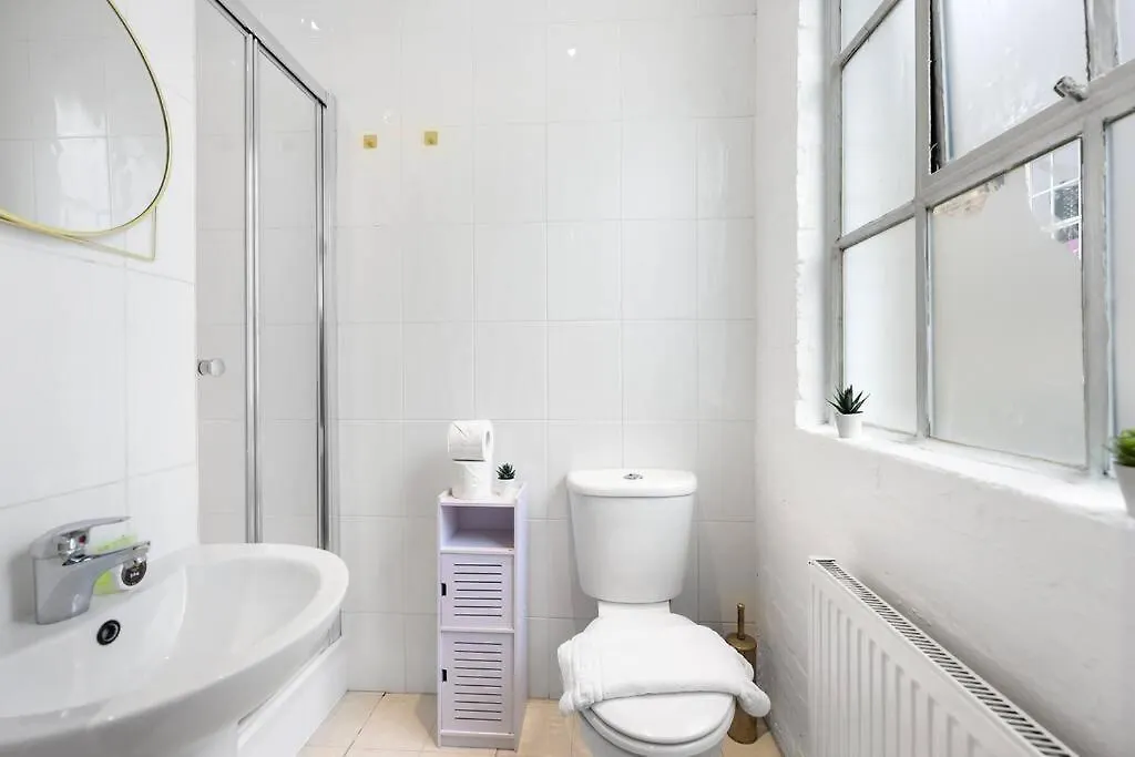 Two-Bedroom Apartment Short Term Rental & Flexible Renting Hackney With Free Wifi And Roof Terrace! London