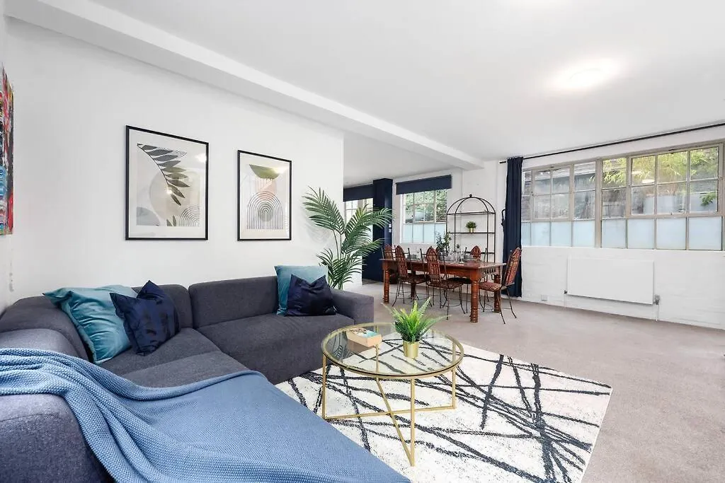 Two-Bedroom Apartment Short Term Rental & Flexible Renting Hackney With Free Wifi And Roof Terrace! London