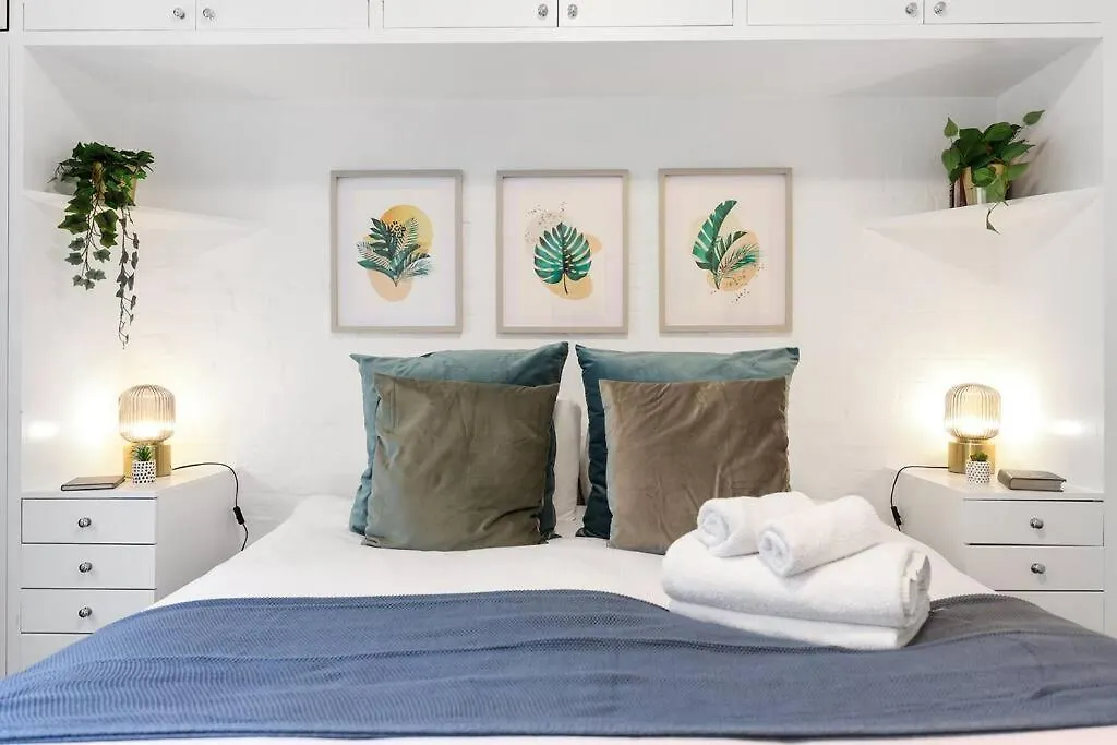 Two-Bedroom Apartment Short Term Rental & Flexible Renting Hackney With Free Wifi And Roof Terrace! London 0*,  United Kingdom