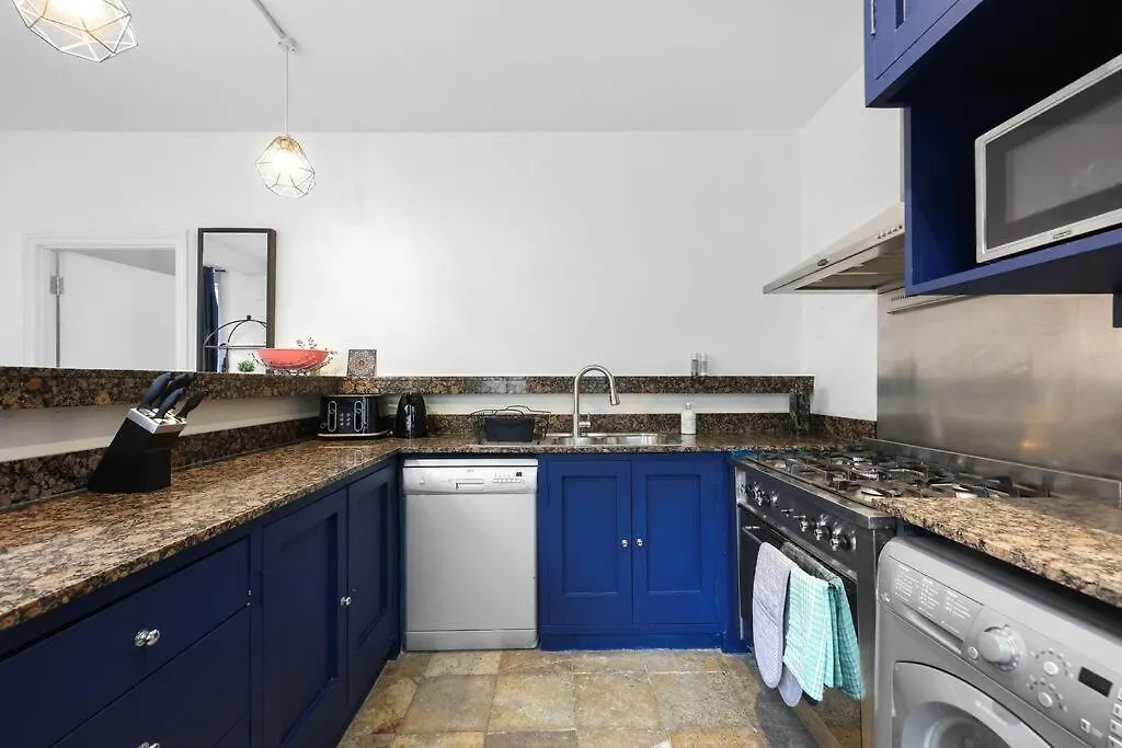 Two-Bedroom Apartment Short Term Rental & Flexible Renting Hackney With Free Wifi And Roof Terrace! London