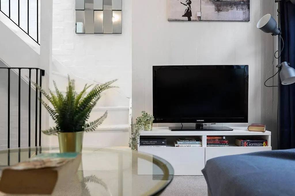 Two-Bedroom Apartment Short Term Rental & Flexible Renting Hackney With Free Wifi And Roof Terrace! London 0*,  United Kingdom